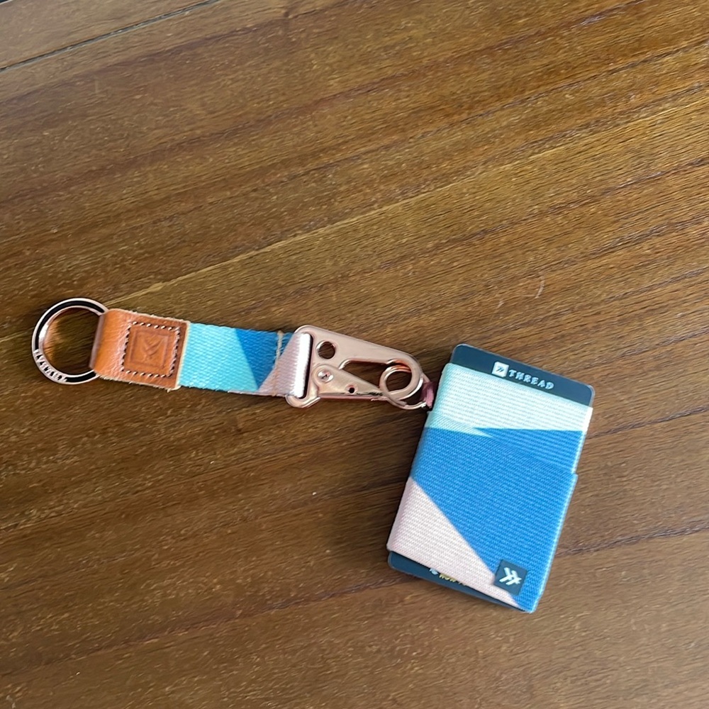 Thread wallet with keychain